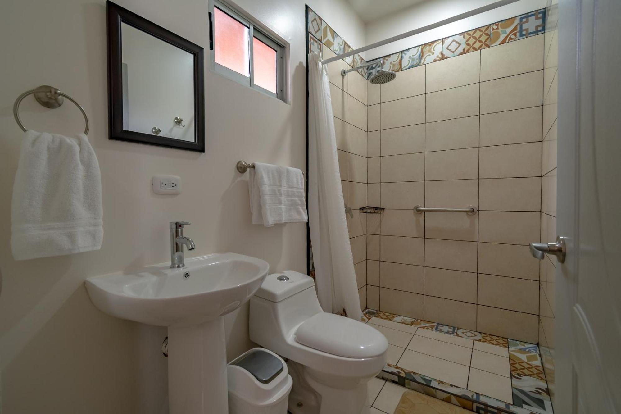 Alice Y Juancito Boutique Hotel Alajuela Bilik gambar