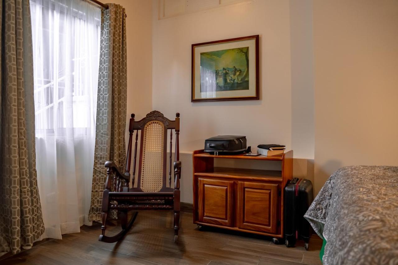 Alice Y Juancito Boutique Hotel Alajuela Luaran gambar